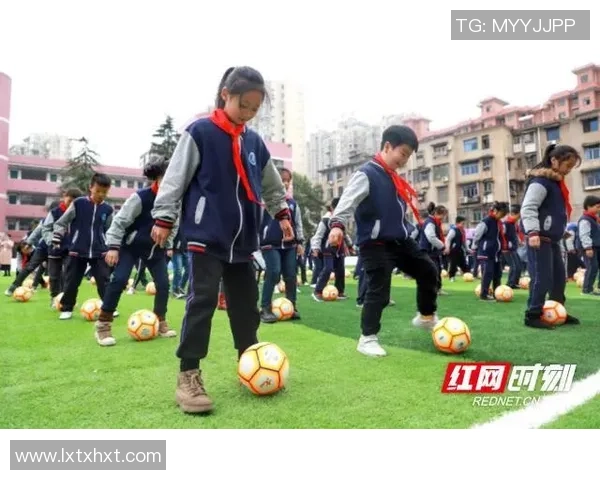 滨港东辰足球俱乐部携手社区共建足球文化助力青少年成长与发展